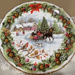Royal Albert Christmas Sleigh Ride Plate 1993 Collectible Gold Trimmed